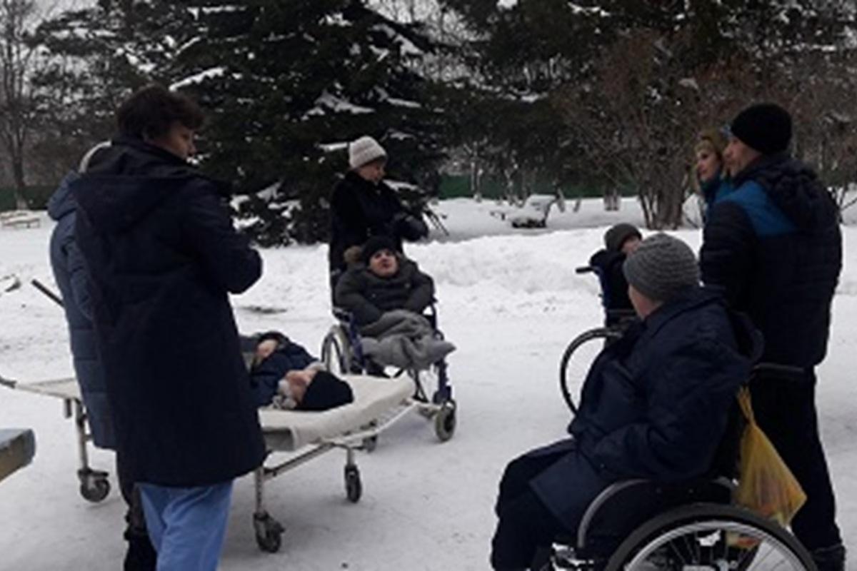 В прокопьевском интернате постояльцев заставляли работать санитарами из-за нехватки кадров