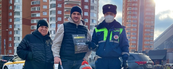 Сотрудники ГИБДД в Красногорске провели профилактические беседы с пешеходами
