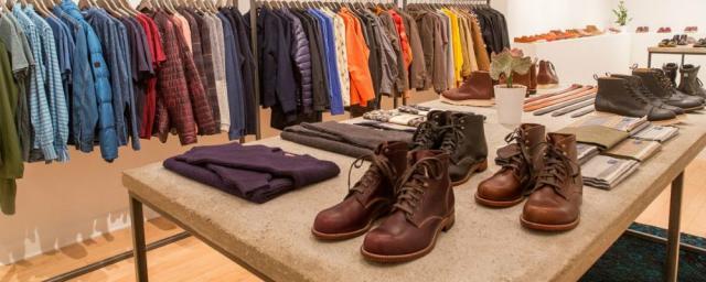58% россиян чаще всего экономят на одежде и обуви