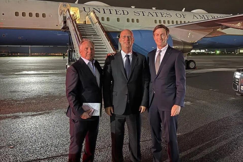 После Москвы — в Киев: спецпосланники Трампа прибыли на встречу с Зеленским
