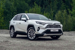 Toyota RAV4 продается в России за 2,3 млн рублей