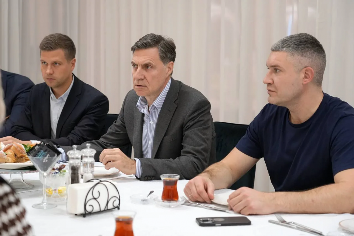Глава Котельников Михаил Соболев обсудил с ветераном СВО вопросы трудоустройства и адаптации к мирной жизни