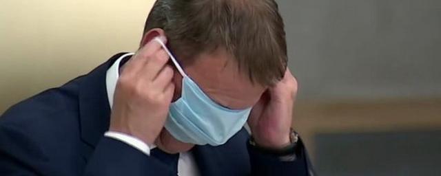 Видео: Мэр Барнаула перепутал медицинскую маску с очками