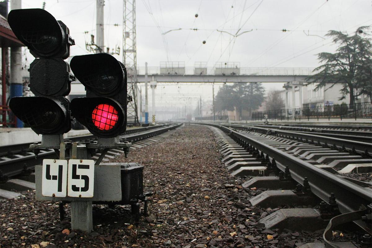 Под Новосибирском на участке железнодорожного пути повредилась насыпь