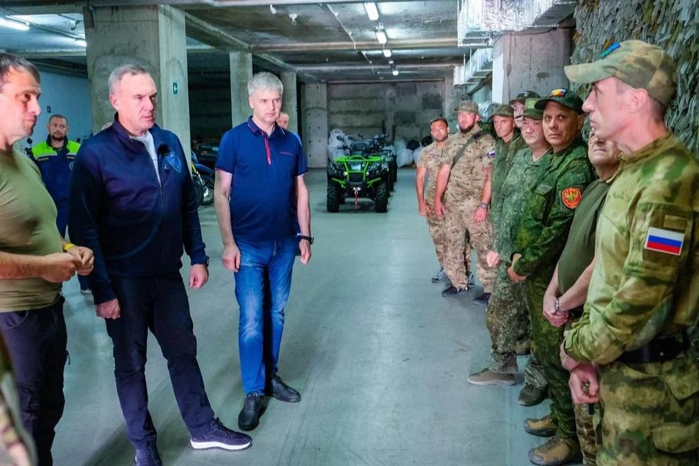 Глава ХМАО Руслан Кухарук передал в зону СВО мотоциклы, дроны и другое оборудование