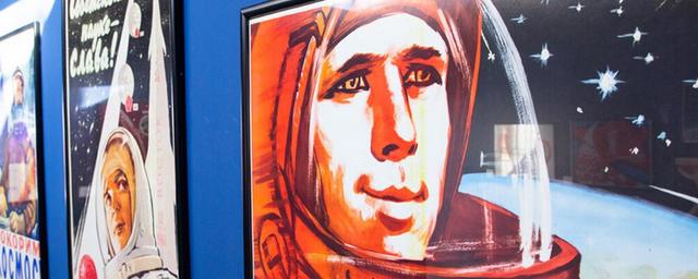 Soviet posters exhibition dedicated to conquest of space opens at VDNKh