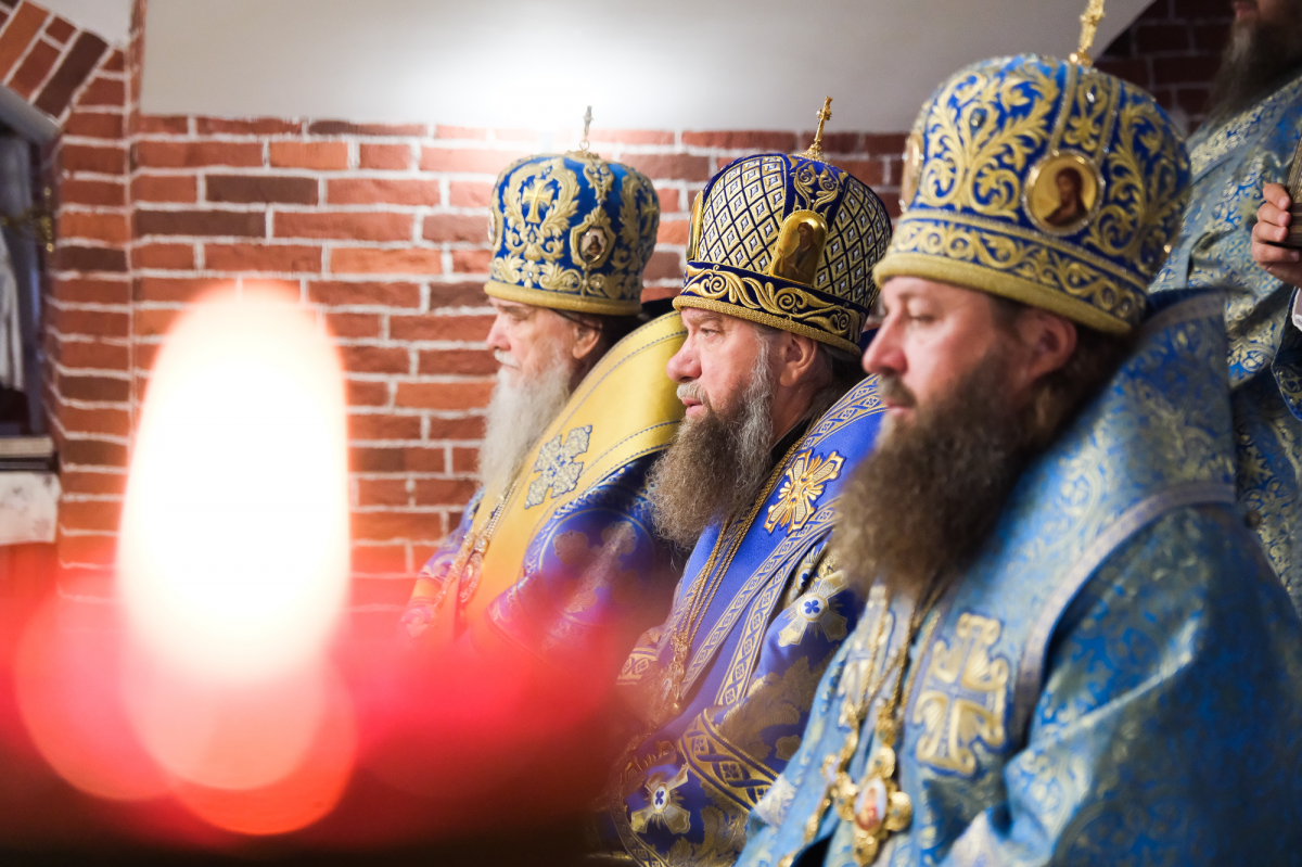 Председатель Думы Астраханской области Игорь Мартынов поздравил митрополита Астраханского и Камызякского Никона с 14-летием архиерейской хиротонии