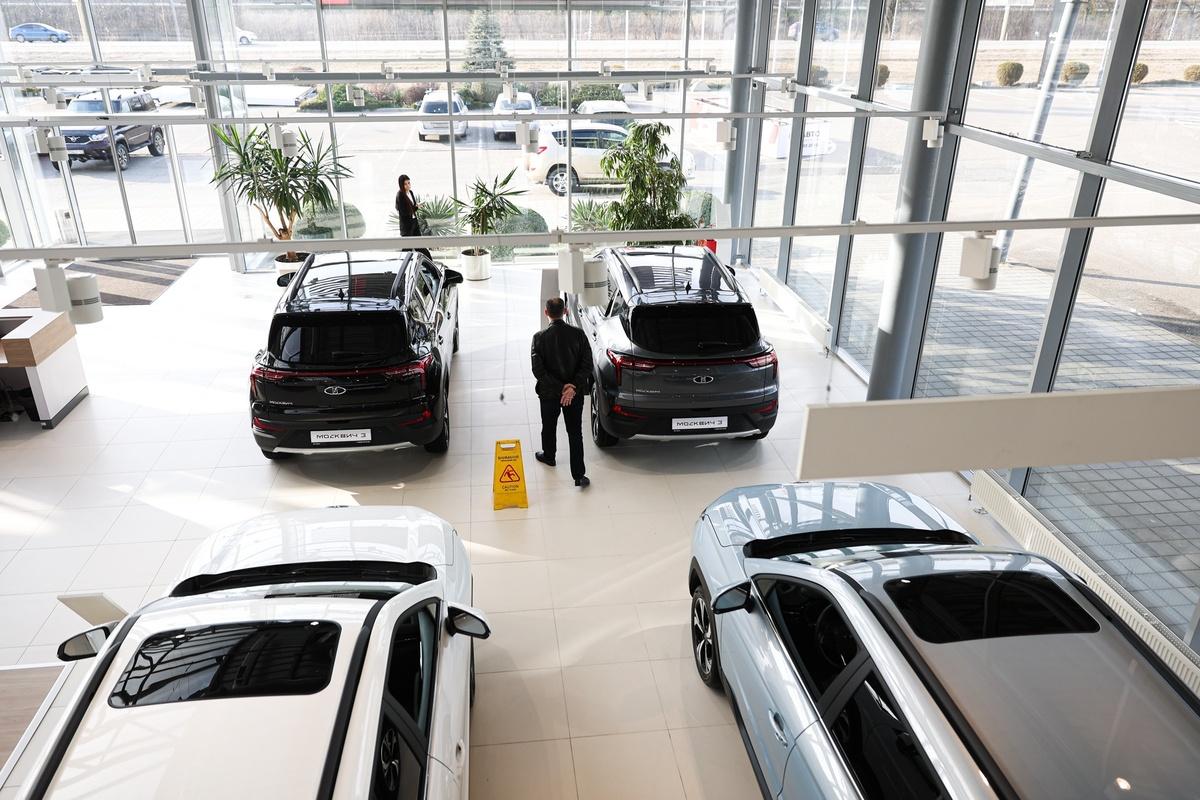 Российские автодилеры сокращают количество брендов