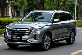 Глохнет на ходу и ржавеет: на что жалуются владельцы Changan CS95 в Китае