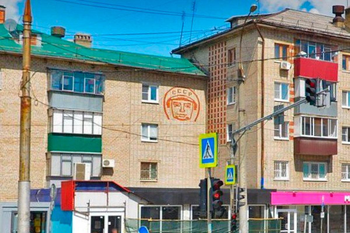 Историческое изображение Гагарина в Липецке спасено от утеплителя и краски