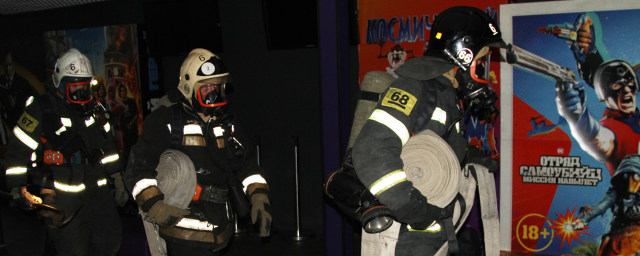 Новосибирские пожарные провели учения в ТРЦ «Континент»