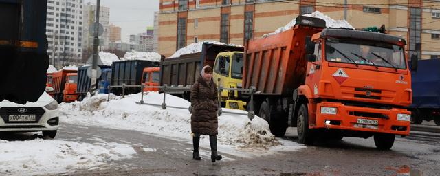 В Ярославле для уборки снега на улицах запустили новую технику