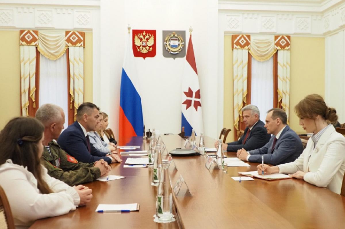 Глава республики встретился с представителями филиала фонда «Защитники Отечества»