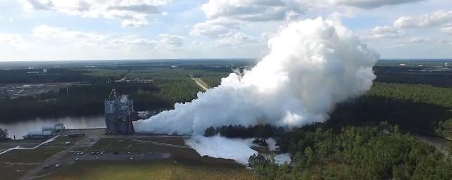 NASA показало на видео испытания двигателя для сверхтяжелой ракеты