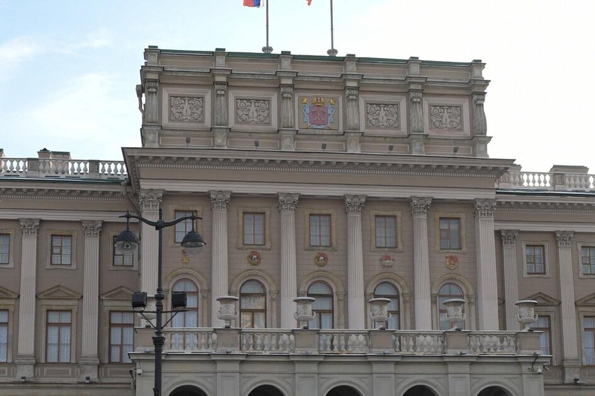 Заксобрание Петербурга во втором чтении одобрило проект повышения пособий студентам с детьми