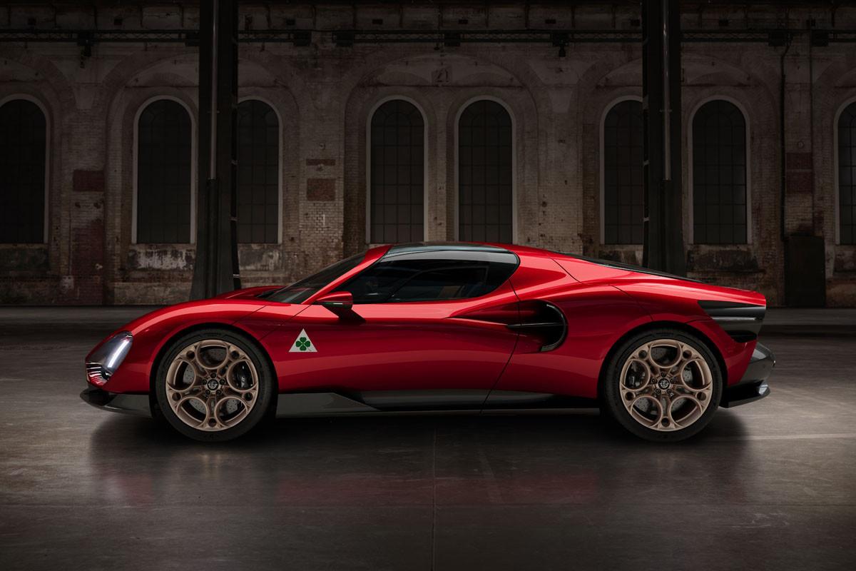 Alfa Romeo представил ограниченную серию из 33 моделей Stradale