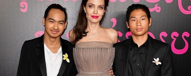 Сыновья Анджелины Джоли и Брэда Питта приняли участие в съёмках нового фильма своей матери