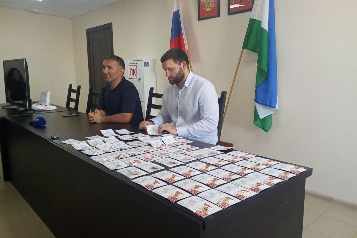 От школьников до ветеранов СВО, в КБР наградили лучших значкистов ГТО