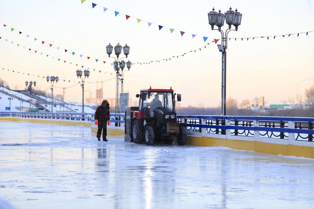 В Тюмени открыли каток площадью 2,4 тысячи кв. м