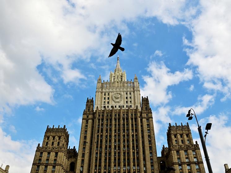 Россия (страна-террорист) отозвала посла в Армении для консультаций