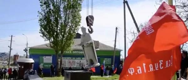 В пригороде Мариуполя демонтировали памятник гетману Петру Сагайдачному