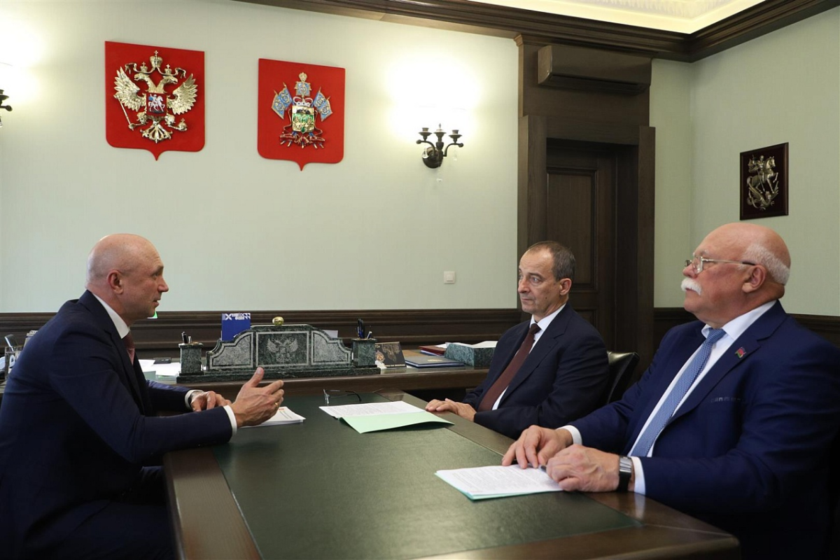 Юрий Бурлачко обсудил актуальные вопросы подготовки медицинских кадров с ректором КубГМУ