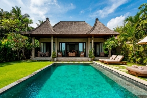 Генпрокуратуру попросили проверить Собчак, Гузееву и Лолиту на мошенничество с виллами на Бали