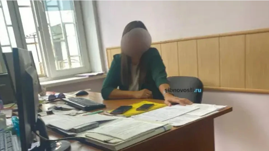 В Красноярске инспектора ПДН, которая оскорбила ребенка во время опроса, отстранили от работы