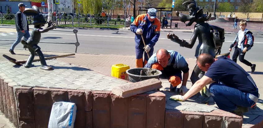 На улицах Раменского г.о. приводят в порядок уличные скульптуры