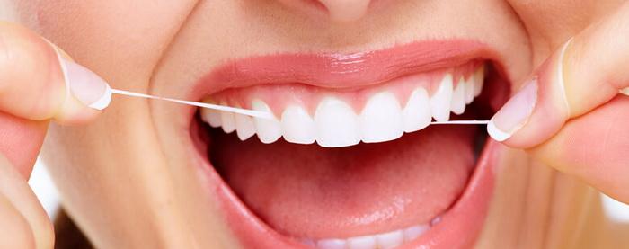 Как выбрать зубную нить и как ей правильно пользоваться: советы от стоматолога