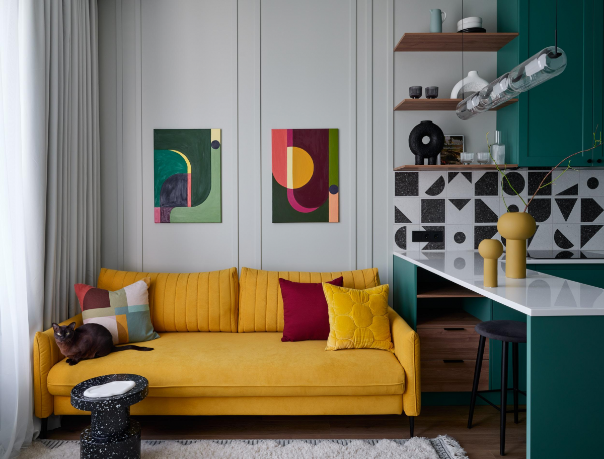 Дизайнер спроектировала стильный и удобный интерьер небольшой квартира, где преобладает цвет