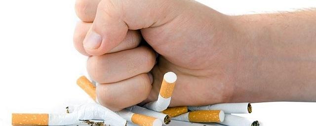 Минздрав: Курильщиков нужно штрафовать на работе