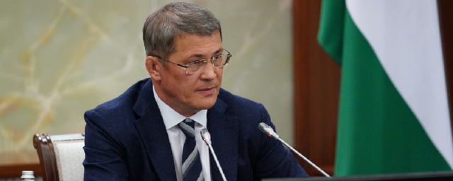 Радий Хабиров издал указ о праздновании Нового года с учетом антиковидных мер