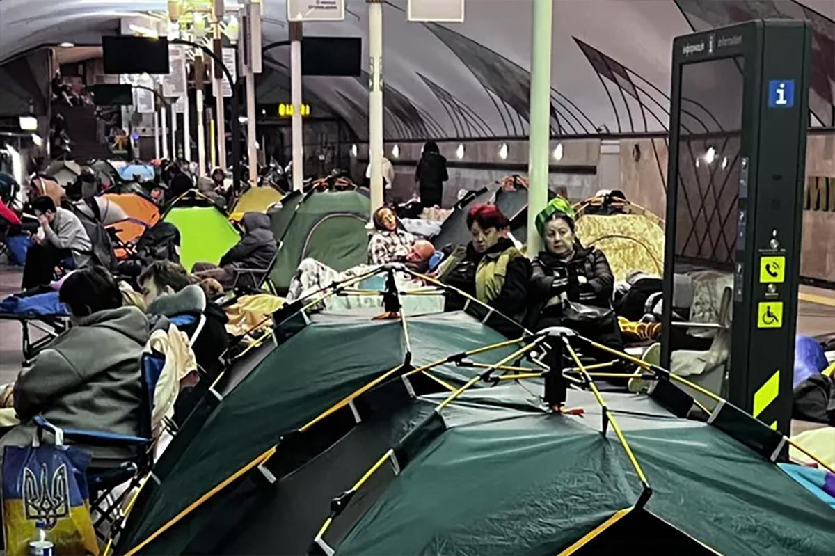 Скандал в киевском метро: «голодные игры» прямо в бомбоубежище
