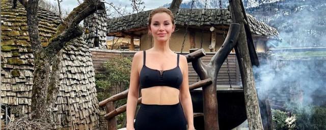 Телеведущая Ольга Орлова похвасталась своей фигурой спустя месяц после родов