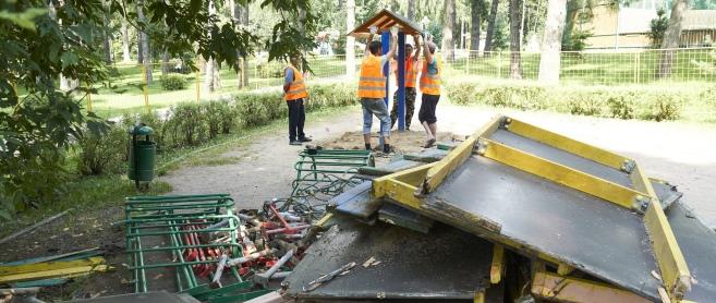 В Красногорске проводят реконструкцию детского городка «Сказочный»