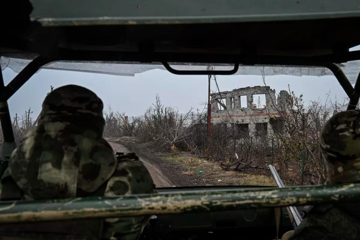 Священник объяснил, должны ли поститься православные бойцы на передовой