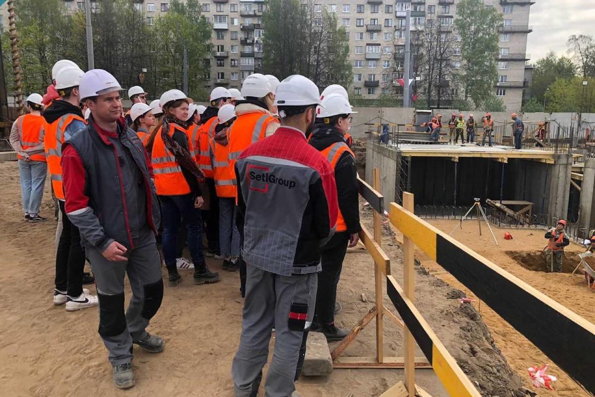 В Петербурге у строителей в июне выросла зарплата в среднем на 12% по сравнению с прошлым годом