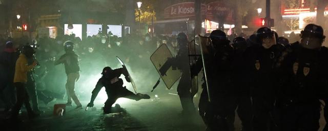 Во время протестных акций во Франции ранено 37 сотрудников полиции