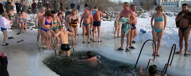 В России в купаниях в честь Крещения приняли участие более 2 млн человек