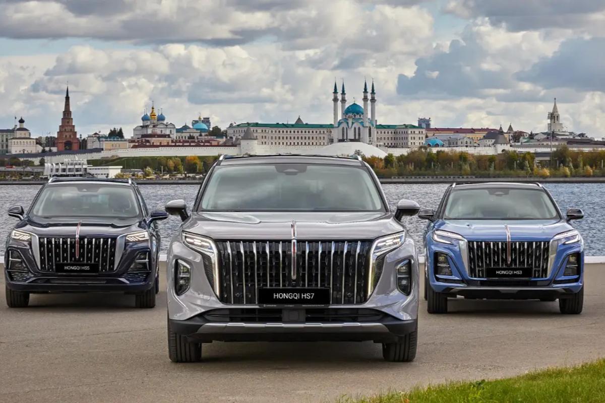 A Chinese Communist Party car is among the top three premium cars in St. Petersburg.