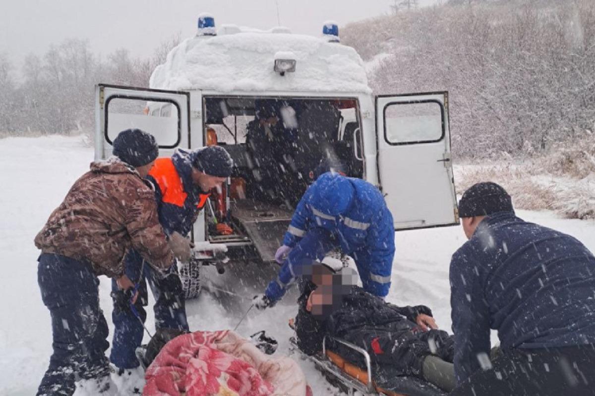 В Магадане рыбак перевернулся на лодке в бухте Старая Веселая в свой день рождения