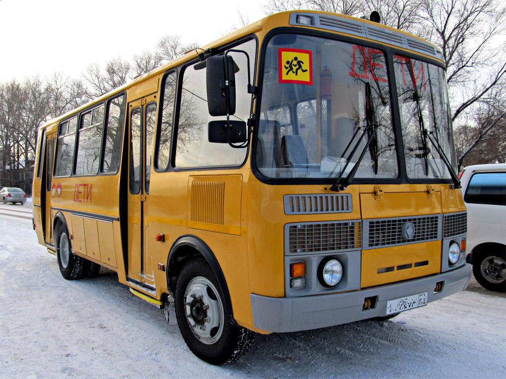 В Красноярском крае в ДТП с участием школьного автобуса погиб человек