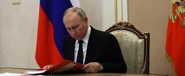 Владимир Путин подписал закон о задержании граждан на 30 суток за нарушение военного положения