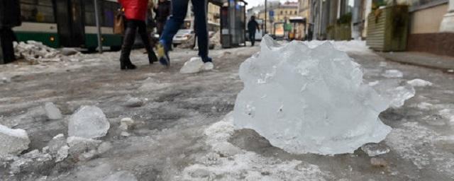 В Перми СКР возбудил дело по факту травмирования прохожих глыбой льда
