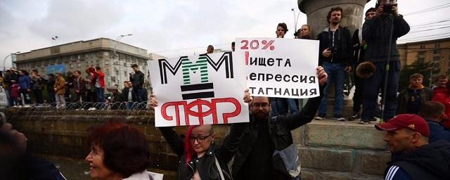 На акциях протеста в России задержали более 800 человек