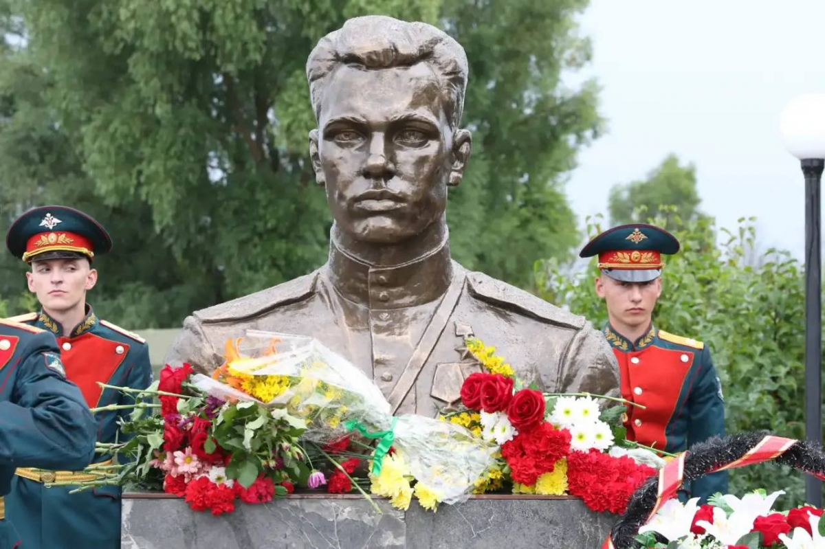 Спикер Гордумы Нижнего Новгорода Евгений Чинцов принял участие в открытии памятника летчику, Герою Советского Союза Александру Молеву во Владимирской области