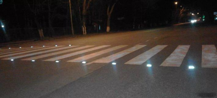 Безопасность на пешеходных переходах Подмосковья повысят светодиодные маячки
