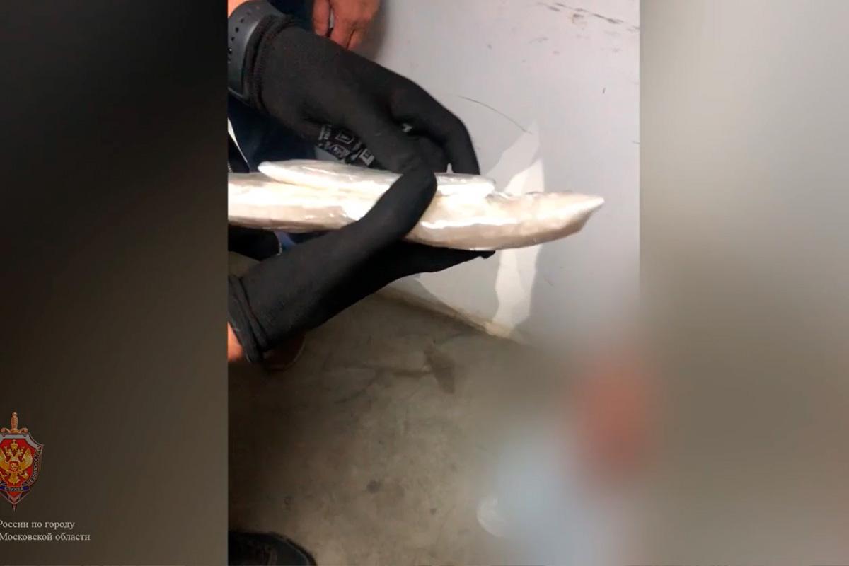 УФСБ по Москве и Московской области совместно со столичным ГУ МВД задержали подозреваемого в особо крупном обороте наркотиков