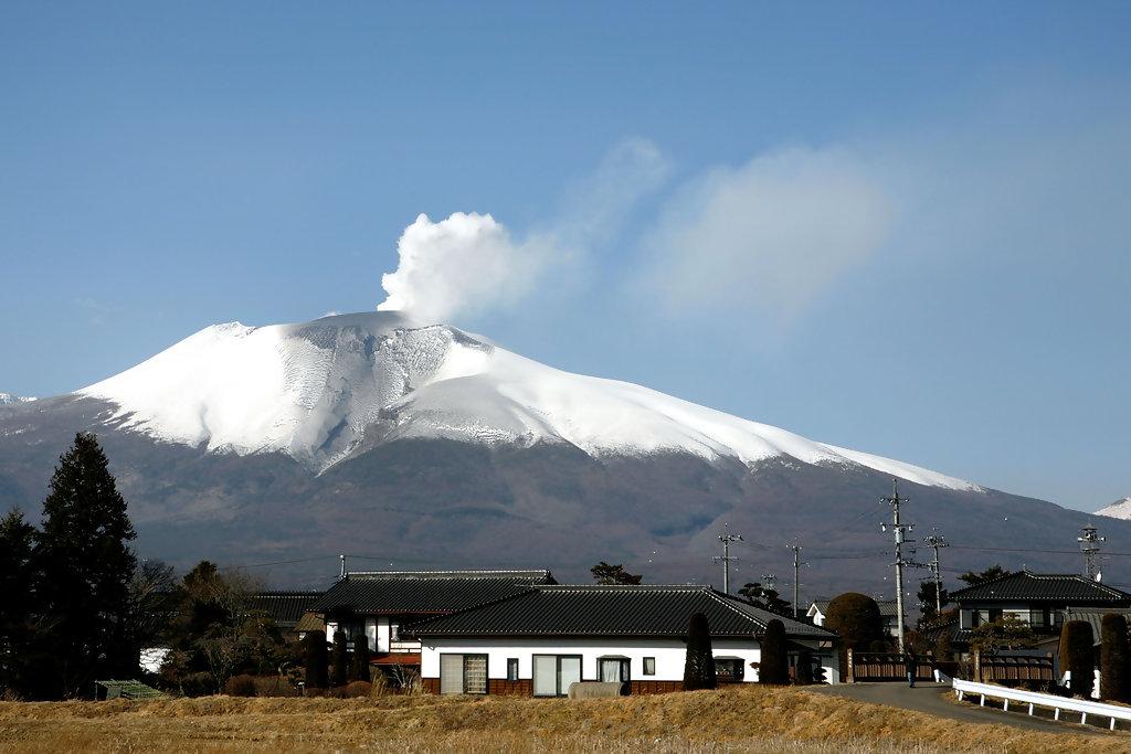 В Японии началось второе за месяц извержение вулкана Асама